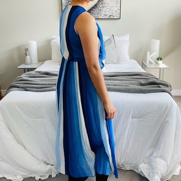 SKY Flow Midi Dress (Blue Ombre, Small) - Picture 4 of 13
